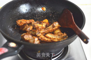 汤浓肉香的火锅更好吃-----猪排火锅的做法步骤：4