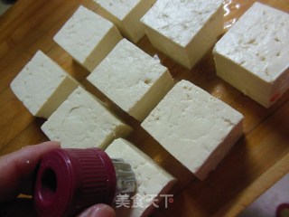 白玉镶珠——豆腐酿虾仁花样做的做法步骤：5