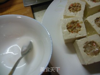 白玉镶珠——豆腐酿虾仁花样做的做法步骤：8