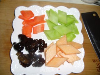 水果入菜——清蔬蜜瓜小炒的做法步骤：1