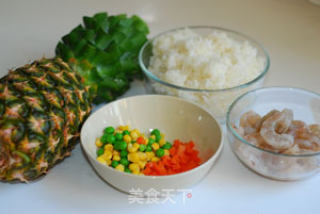 【虾仁菠萝饭】附快速便捷取菠萝肉方法的做法步骤：1