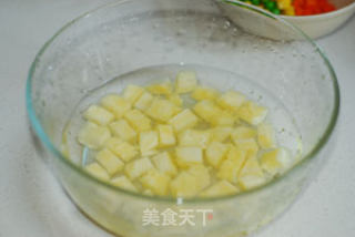 【虾仁菠萝饭】附快速便捷取菠萝肉方法的做法步骤：4