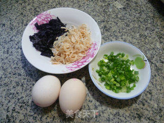 虾皮紫菜鸡蛋饼的做法步骤：2