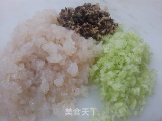 水晶梅花蒸饺的做法步骤：1