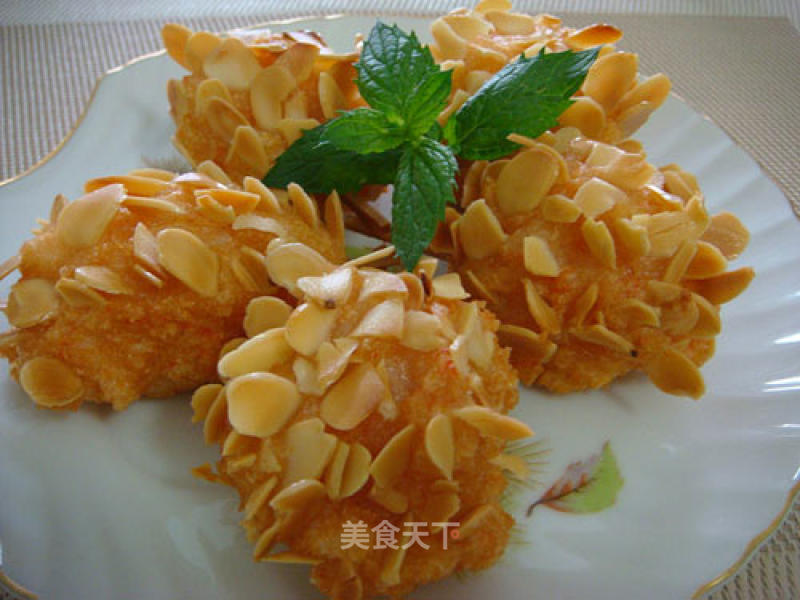 家庭宴客菜“杏仁松塔虾”的做法