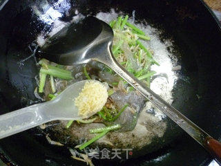 虾皮粉丝炒芹菜的做法步骤：9