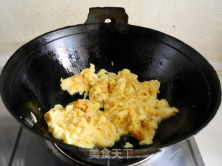 菠菜虾皮炒鸡蛋的做法步骤：5