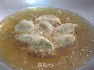 【三鲜炸饺】PK【三鲜酥网煎饺】的做法步骤：13