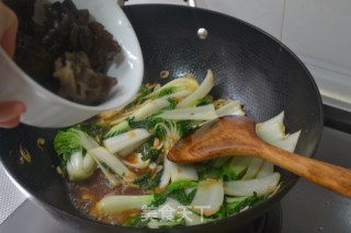 【虾皮烧油菜】的做法步骤：5