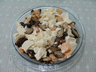 虾仁焗豆腐的做法步骤：4