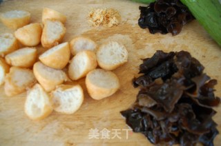 清淡小炒菜～丝瓜面筋的做法步骤：1