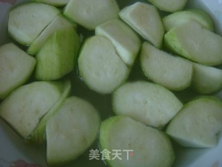 清淡小炒菜～丝瓜面筋的做法步骤：2