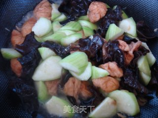 清淡小炒菜～丝瓜面筋的做法步骤：5