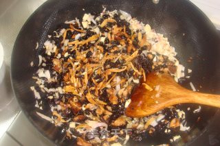 【豆豉香菇酱】（舍得放料才好吃）的做法步骤：9