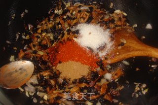 【豆豉香菇酱】（舍得放料才好吃）的做法步骤：10