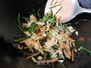 野葱虾皮炒豆干的做法步骤：10