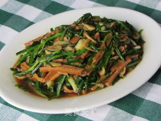 野葱虾皮炒豆干的做法步骤：11
