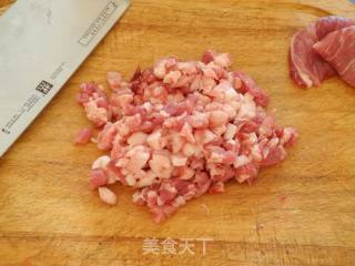 韭菜猪肉虾仁水饺的做法步骤：1