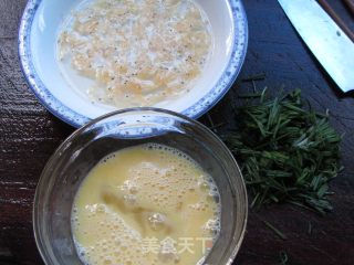 野葱虾皮炒蛋的做法步骤：2