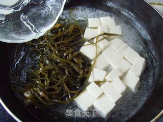 孕产食谱：海带虾仁烩豆腐的做法步骤：6
