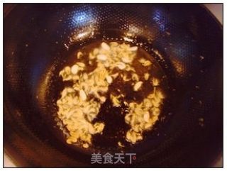 虾皮丝瓜炒鸡蛋 。的做法步骤：5
