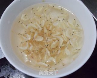 鱼片虾皮紫菜汤的做法步骤：4