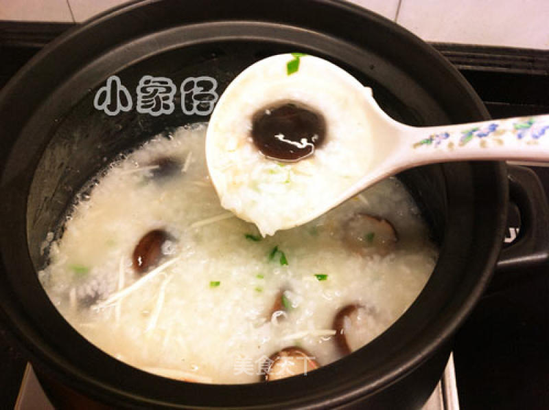 茭白虾仁香菇粥的做法