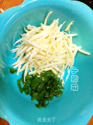 茭白虾仁香菇粥的做法步骤：1