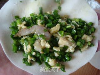 鲜香多汁——虾仁韭菜盒子的做法步骤：10