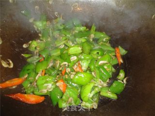 虾皮炒青椒的做法步骤：8