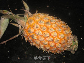 【粤菜】菠萝鸡炒饭的做法步骤：1
