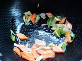【鲁菜】--黄瓜虾球的做法步骤：5