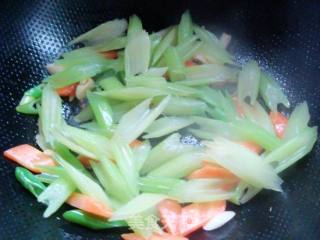 【鲁菜】--黄瓜虾球的做法步骤：6