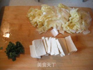 虾皮豆腐白菜海带汤的做法步骤：1