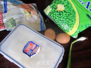 虾仁青豆蛋炒饭的做法步骤：1