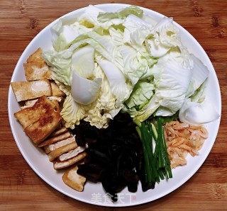 木耳豆腐炒白菜的做法步骤：3