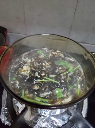 虾皮紫菜蛋汤的做法步骤：6