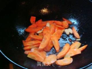 胡萝卜黄瓜炒虾仁的做法步骤：6