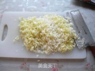 白菜虾仁水饺的做法步骤：2