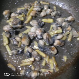 蚝珠虾皮拌意粉的做法步骤：4