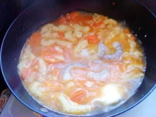 冬至暖身早餐——番茄虾仁面鱼汤的做法步骤：12