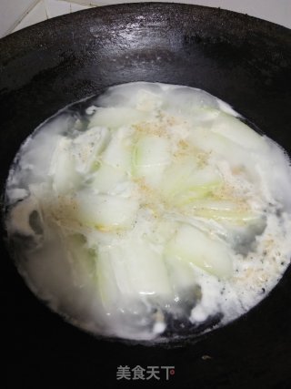 冬瓜虾皮咸蛋鲜汤的做法步骤：4