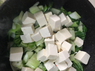 青菜豆腐虾皮汤的做法步骤：3