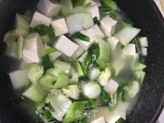 青菜豆腐虾皮汤的做法步骤：4