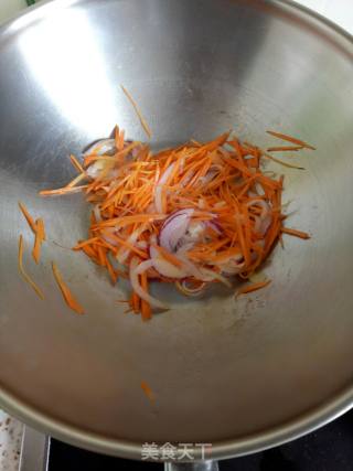 胡萝卜粉丝汤的做法步骤：3