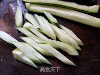 虾皮炒青瓜的做法步骤：4