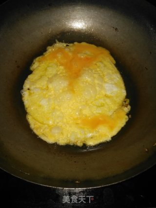 鸡蛋虾皮菠菜汤的做法步骤：2