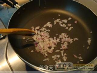 石锅饭的做法步骤：1