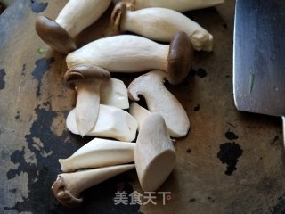 虾仁炒杂菇的做法步骤：1