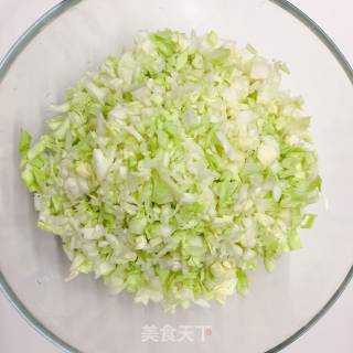 圆白菜素煎饺的做法步骤：1